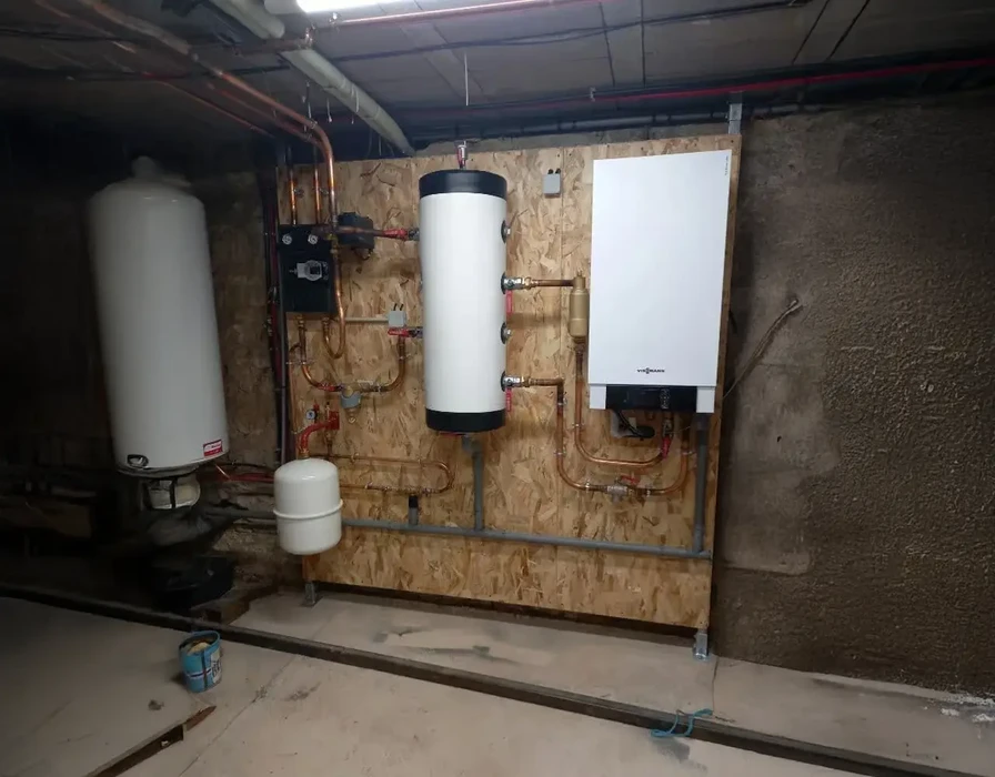 Cave technique avec installation de chauffage moderne